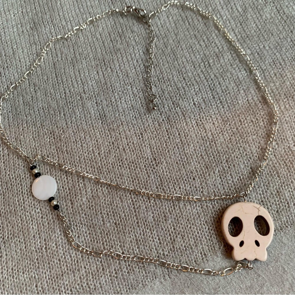 2x18$ ☃️ 🎁 Creation Short necklace asymmetrical skull double chains - white
